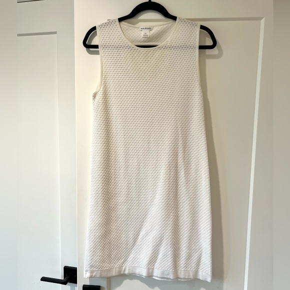 Club Monaco Dresses & Skirts - Club Monaco Shift Keyhole Dress